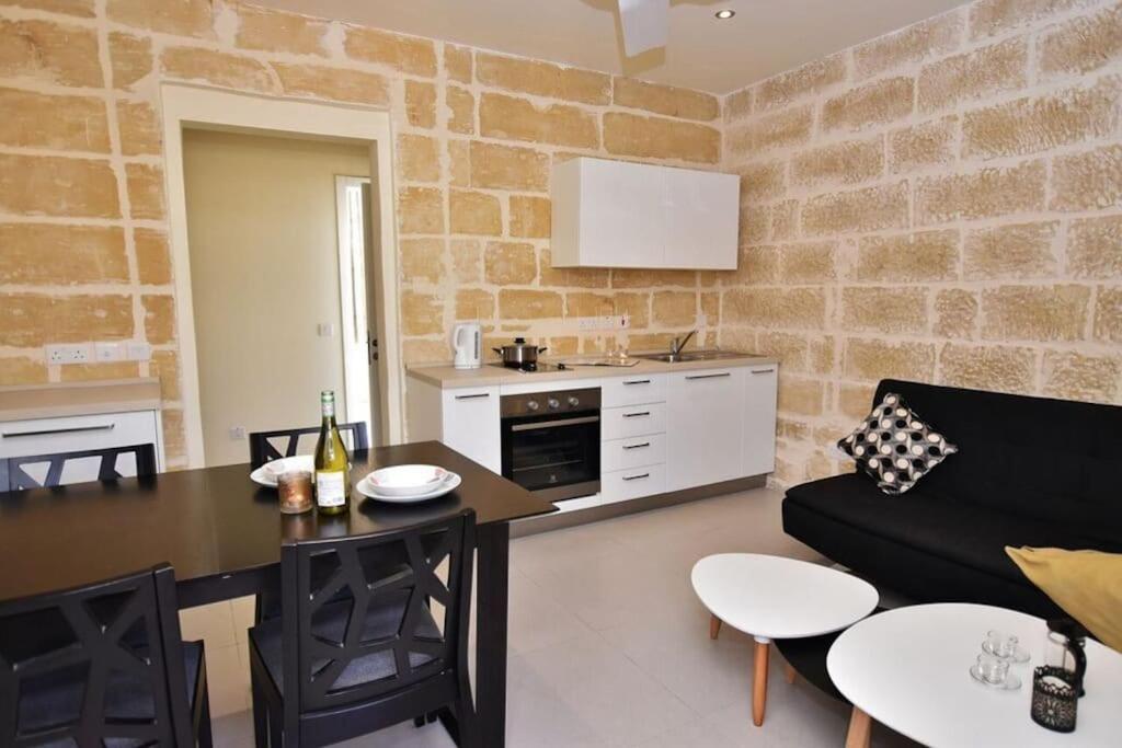 Vallettastay - Lucky Star One Bedroom Apartment 201 ภายนอก รูปภาพ