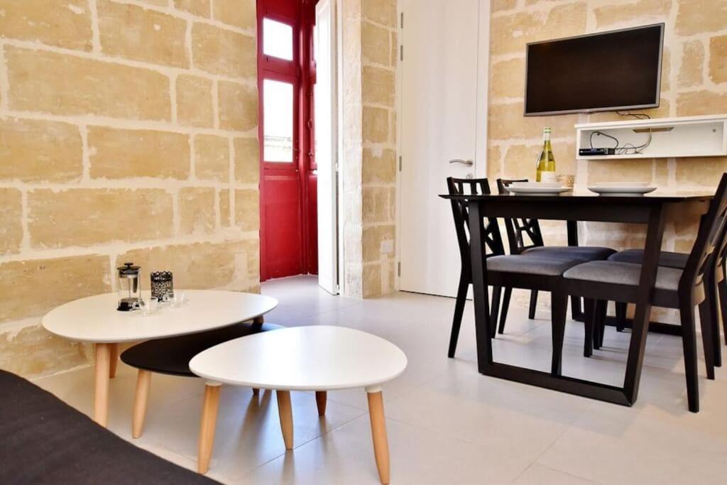 Vallettastay - Lucky Star One Bedroom Apartment 201 ภายนอก รูปภาพ