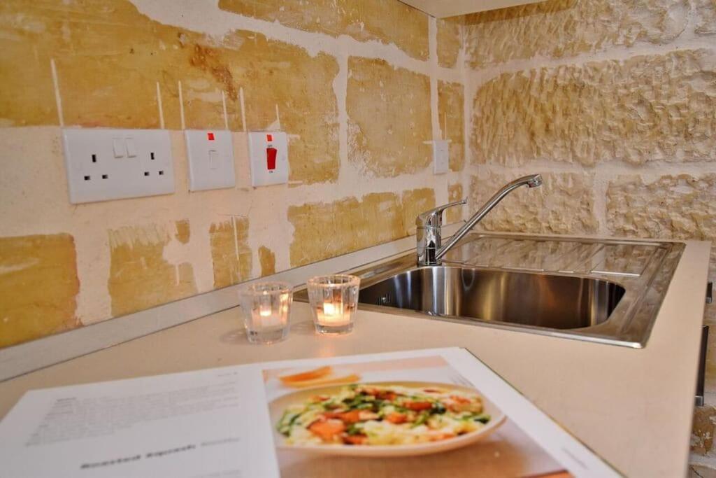 Vallettastay - Lucky Star One Bedroom Apartment 201 ภายนอก รูปภาพ